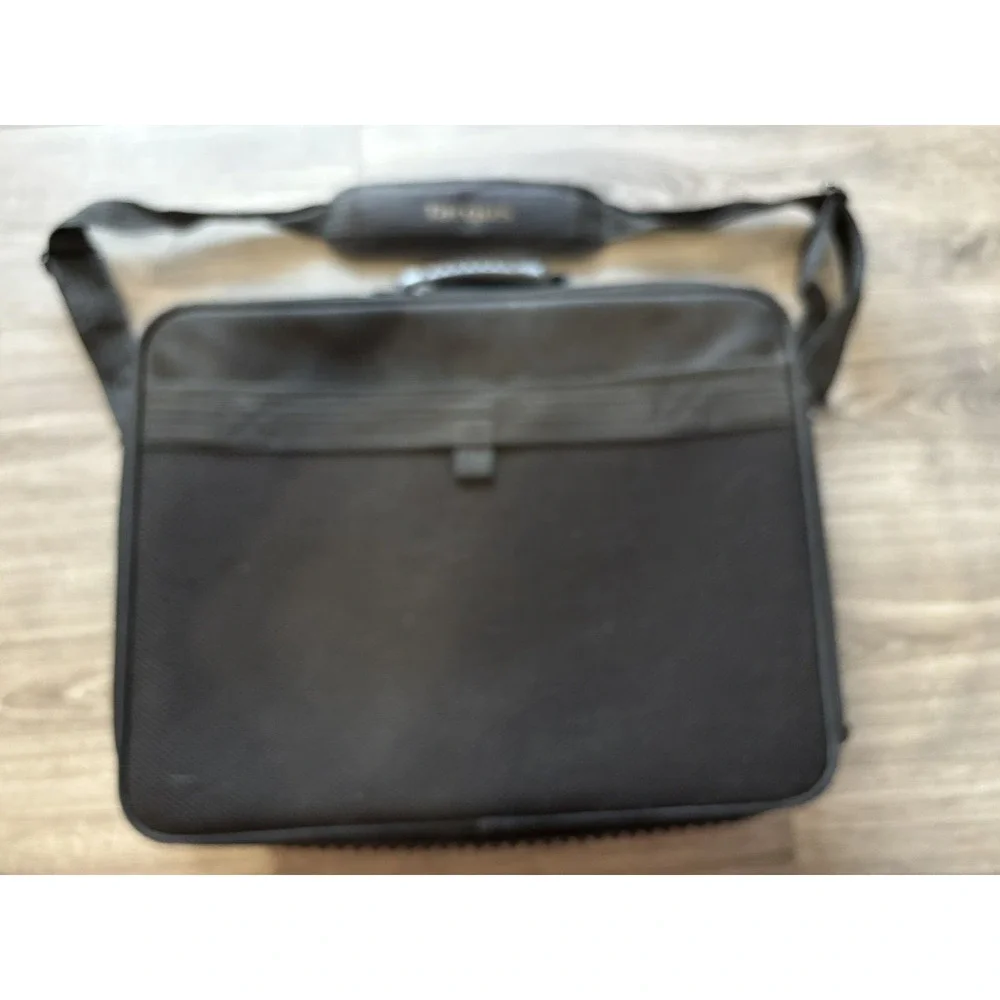 Targus 17”‎ Blacktop Deluxe Laptop Case w/ Dome Protection Softside Brief Case